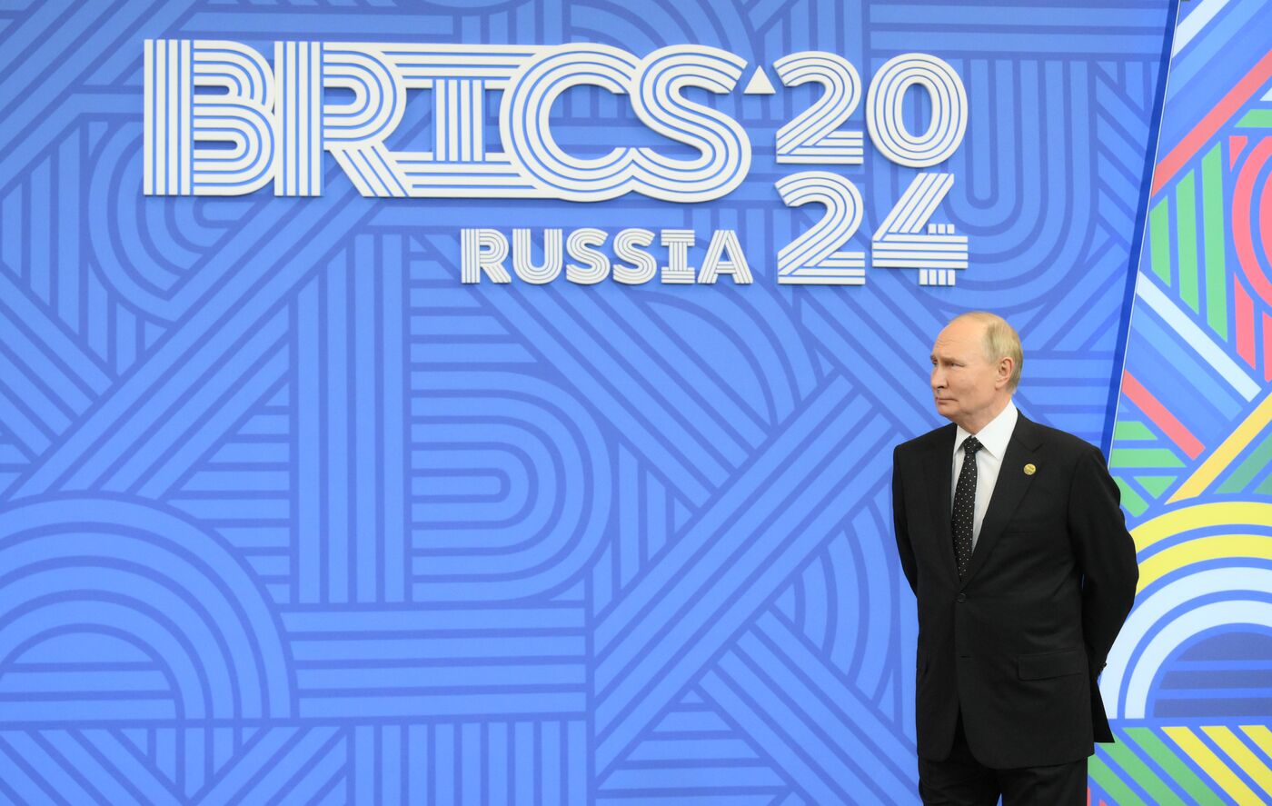 16th BRICS Summit. Vladimir Putin greets heads of BRICS delegations at official ceremony