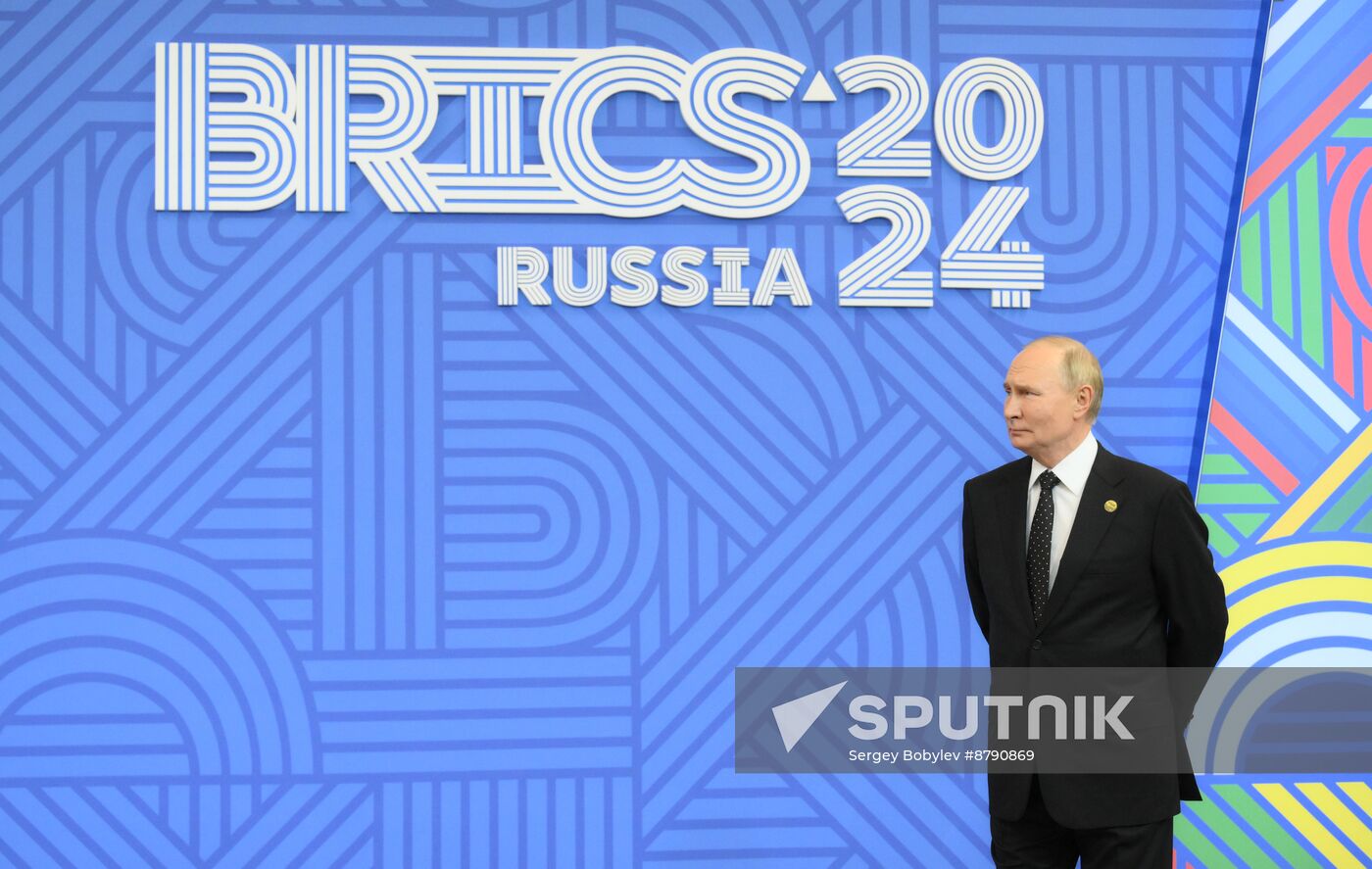 16th BRICS Summit. Vladimir Putin greets heads of BRICS delegations at official ceremony