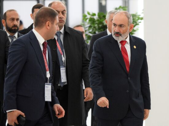 Right: Prime Minister of Armenia Nikol Pashinyan during the arrival of delegations at Kazan Expo to attend the 16th BRICS summit. Location: Russia, Republic of Tatarstan, Kazan. Author: Maksim Bogodvid. 16th BRICS summit. Arrival of participants in Outreach/BRICS Plus meeting