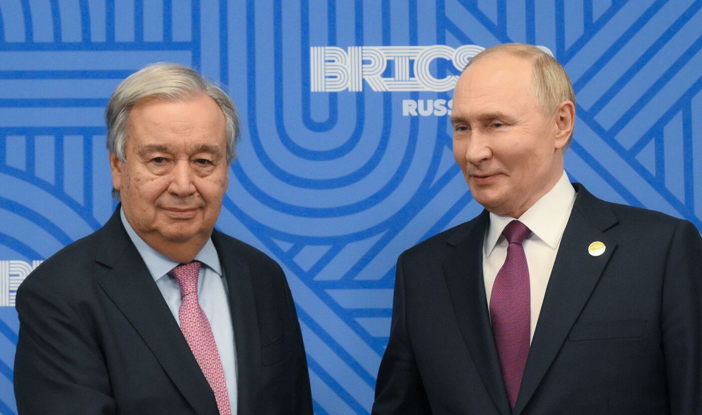 XVI Cumbre de los BRICS. El presidente ruso, Vladimir Putin, se reúne con el secretario general de la ONU, Antonio Guterres