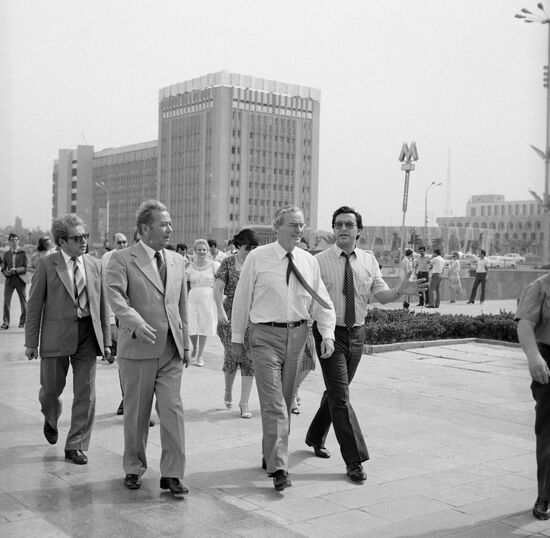 William George Hayden visits USSR