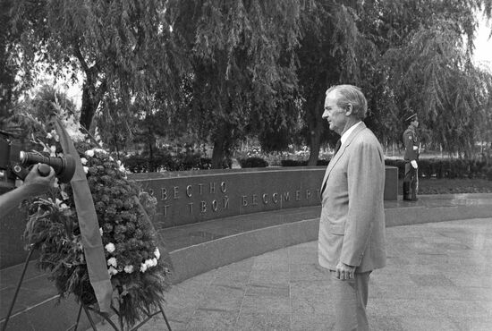 William George Hayden visits USSR