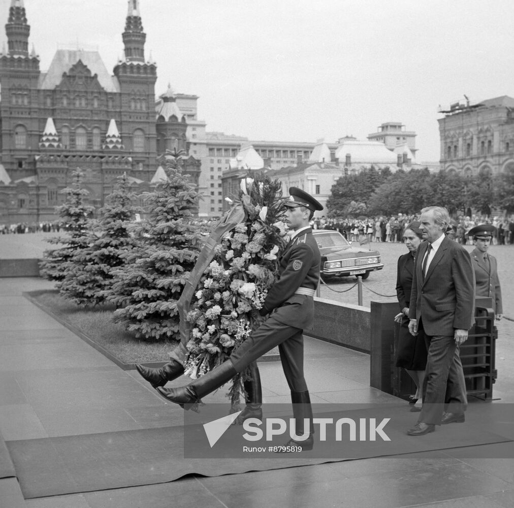 William George Hayden visits USSR