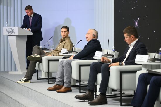 Inventing the Future symposium. Future Sports