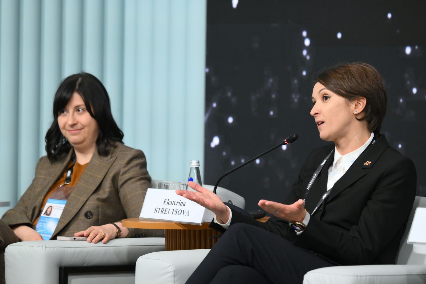 Inventing the Future symposium. Past Experience in Contours of the Future