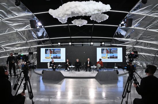 Inventing the Future symposium. Projecting the Future: Constructivism