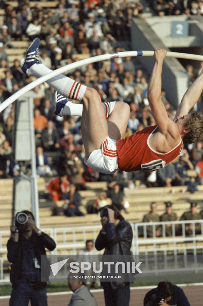 Track and field athlete Sergei Bubka takes part in Druzhba (Friendship)-84 competitions