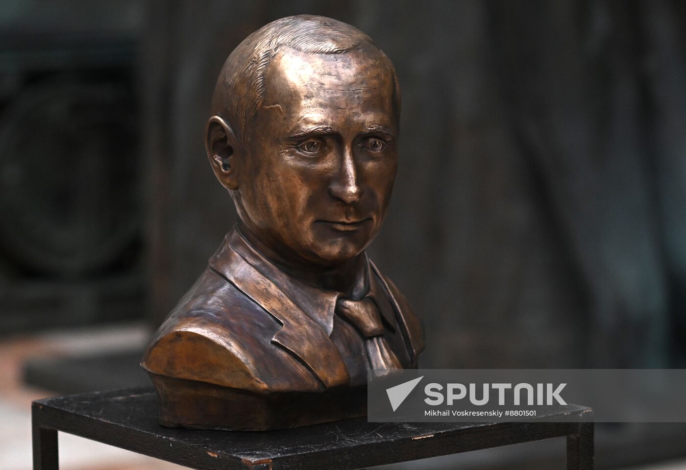 Russia Putin Bust Presentation