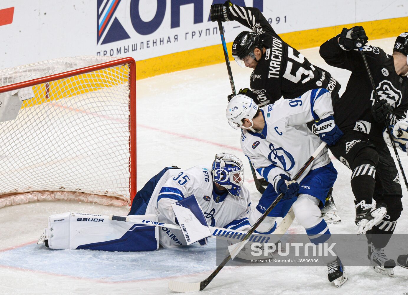 Russia Ice Hockey Kontinental League Traktor - Dynamo