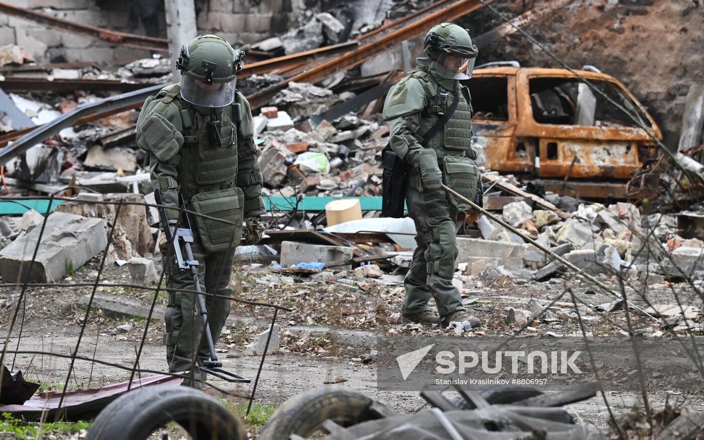 Russia Ukraine Military Operation Selidovo Demining