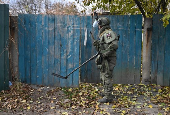 Russia Ukraine Military Operation Selidovo Demining