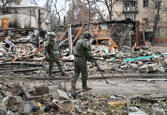 Russia Ukraine Military Operation Selidovo Demining