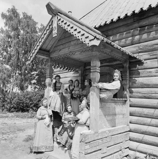 Amateur group of Torzhok gold embroidery factory