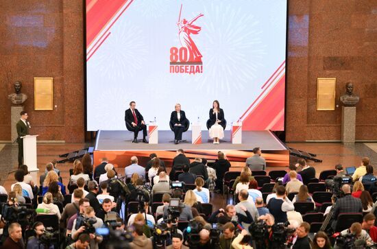 Oleg Tabakov Theatre artistic director and Sovremennik Theatre director Vladimir Mashkov, Russian Culture Minister Olga Lyubimova and Volunteers of Victory Executive Director Anastasia Ryabova attend a presentation of the emblem of the 80th anniversary of the victory over Nazi Germany in World War II at the Victory Museum on Poklonnaya Gora in Moscow, Russia. Location: Russia, Moscow. Author: Grigory Sysoev/Sputnik. Russia WWII Victory Anniversary Emblem Presentation