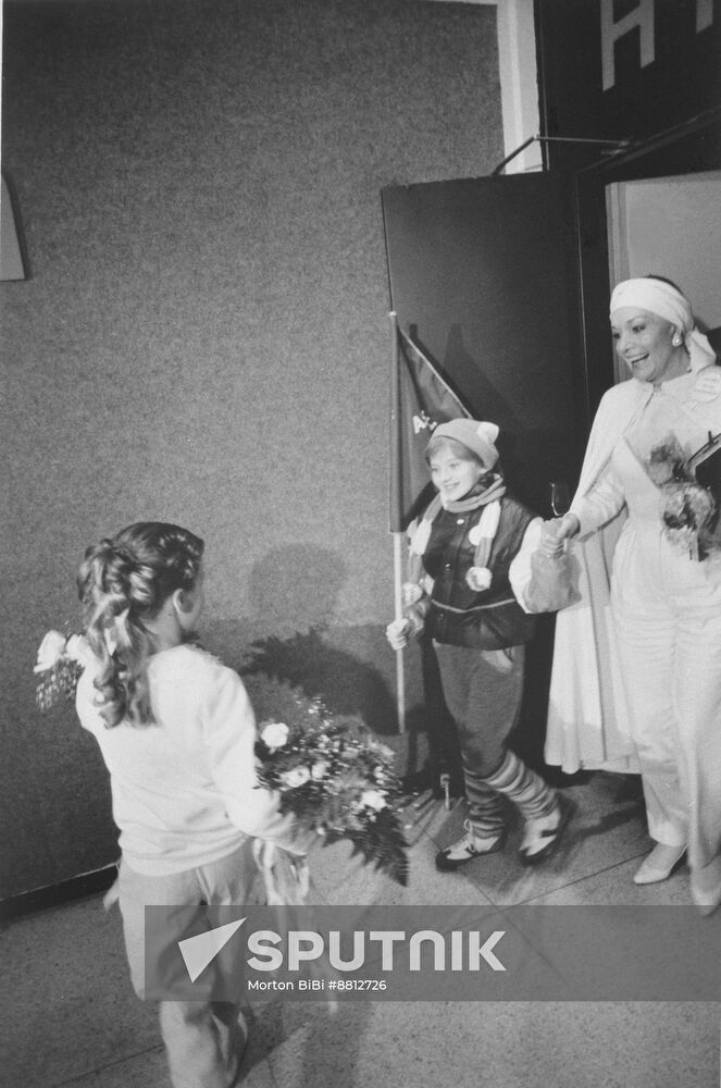 Soviet schoolgirl Katya Lycheva travels to US