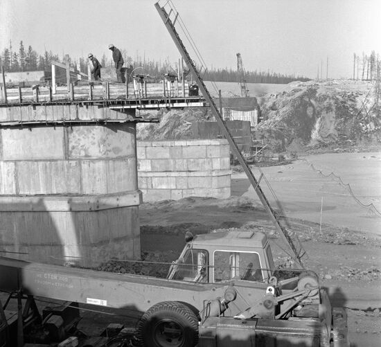 Building bridge on Amur-Yakutsk railway