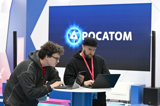 Preparing for the 4th Congress of Young Scientists 2024. Location: Russia, Federal territory 'Sirius'. Author: Maksim Bogodvid. Preparing for 4th Congress of Young Scientists 2024