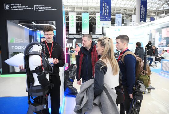 Preparing for the 4th Congress of Young Scientists 2024. Location: Russia, Federal territory 'Sirius'. Author: Ekaterina Chesnokova. Preparing for 4th Congress of Young Scientists 2024