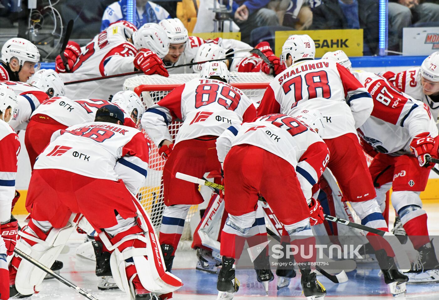 Russia Ice Hockey Kontinental League Dynamo - Lokomotiv