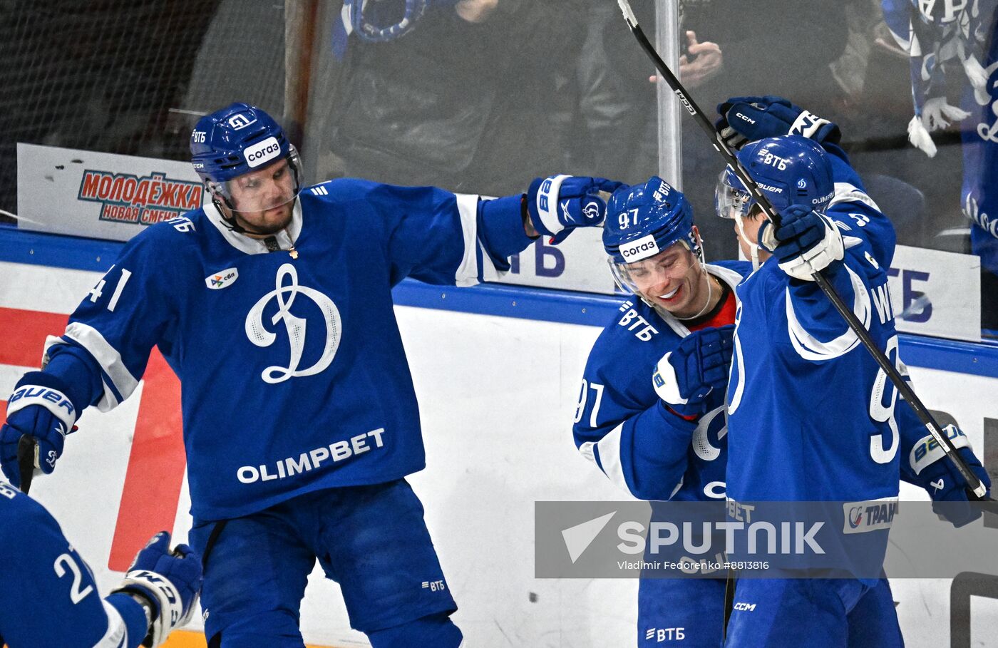 Russia Ice Hockey Kontinental League Dynamo - Lokomotiv