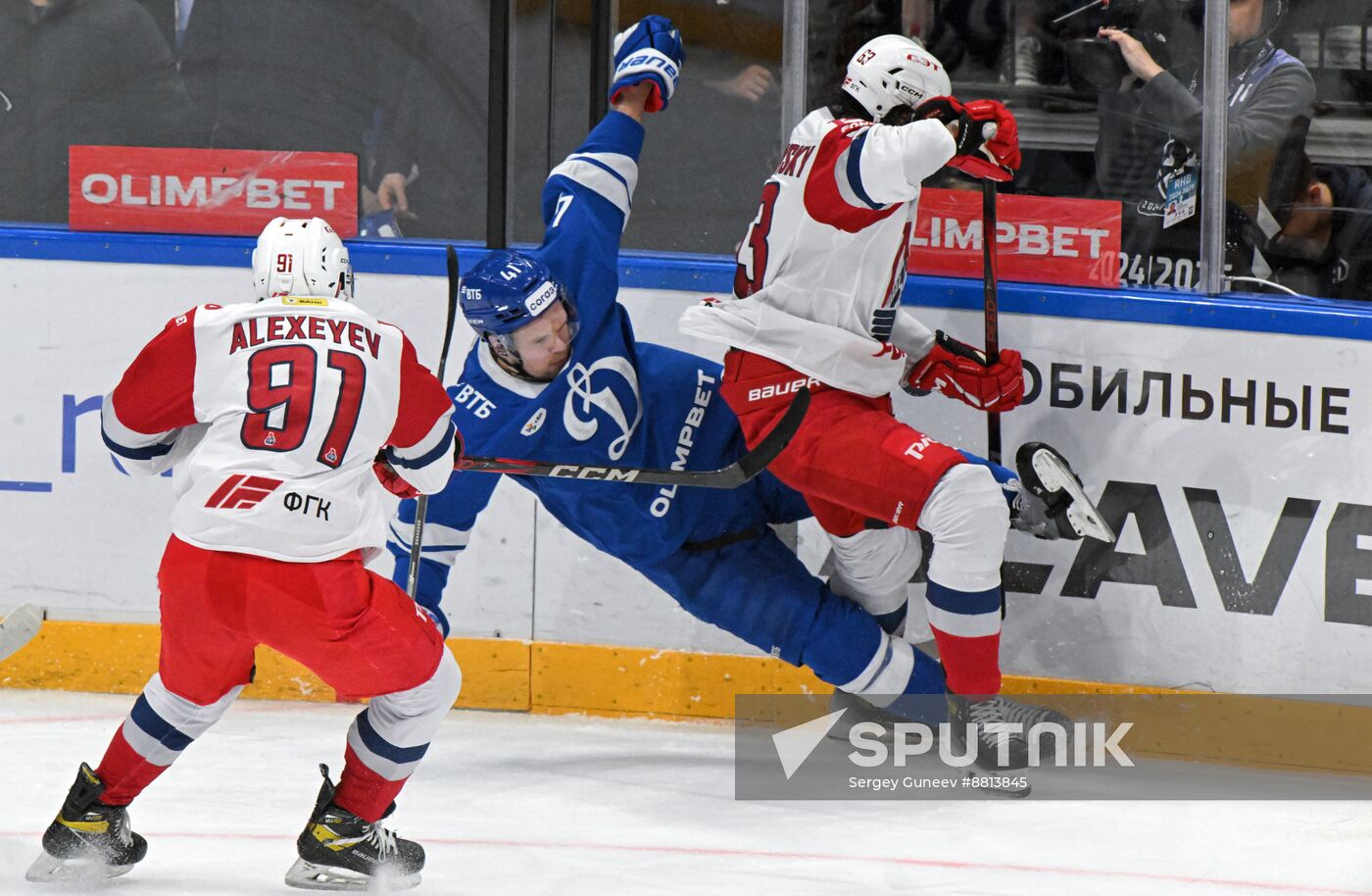 Russia Ice Hockey Kontinental League Dynamo - Lokomotiv