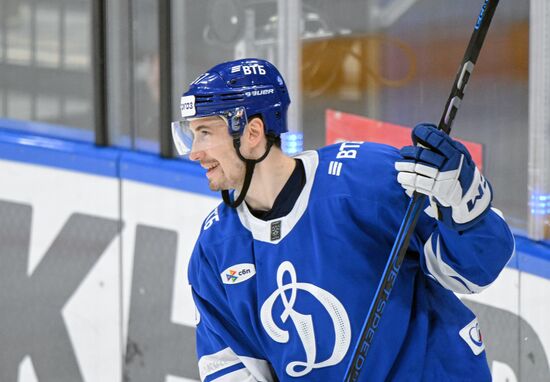 Russia Ice Hockey Kontinental League Dynamo - Lokomotiv