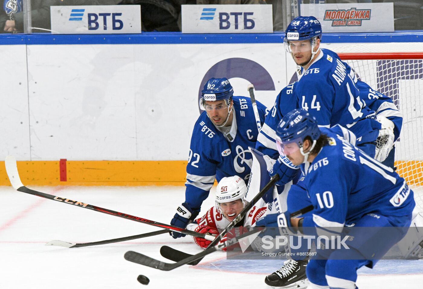 Russia Ice Hockey Kontinental League Dynamo - Lokomotiv