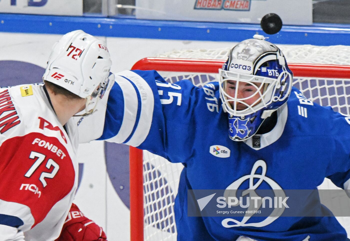 Russia Ice Hockey Kontinental League Dynamo - Lokomotiv