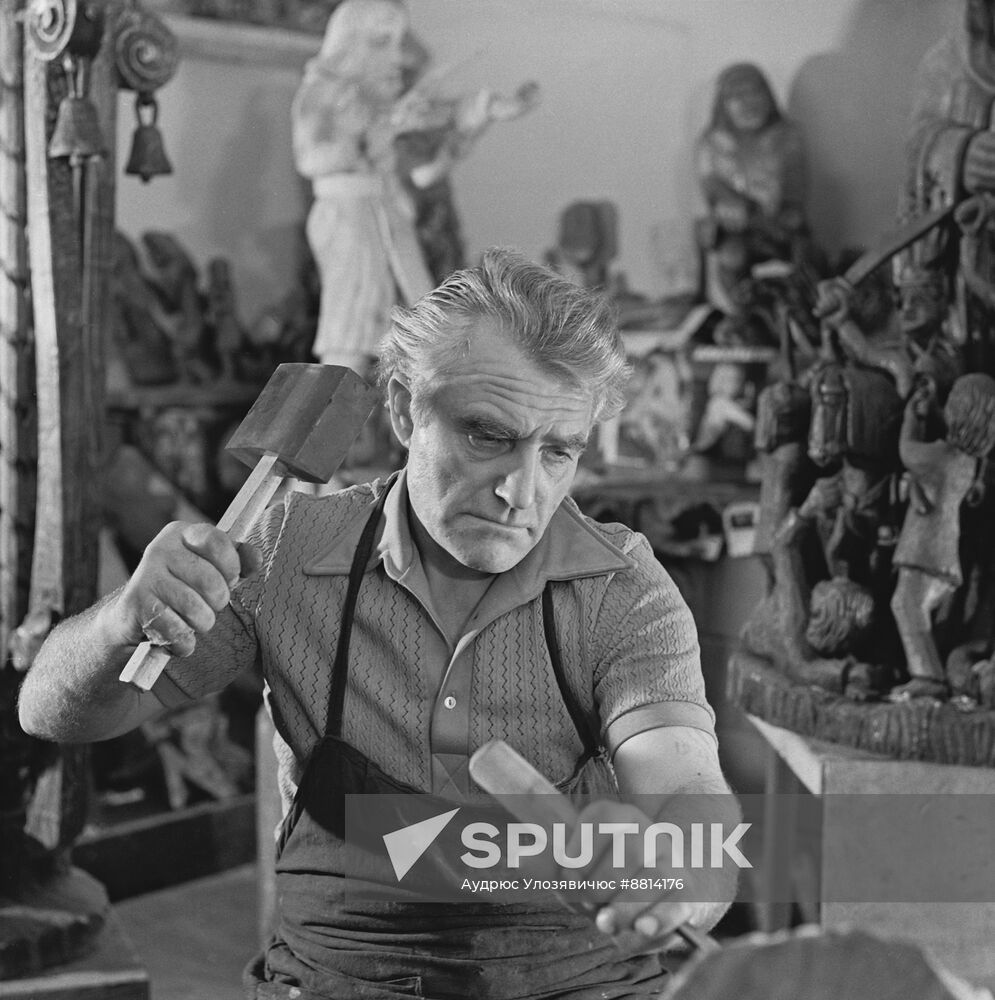 Woodcarver Hipolitas Uzkurnis