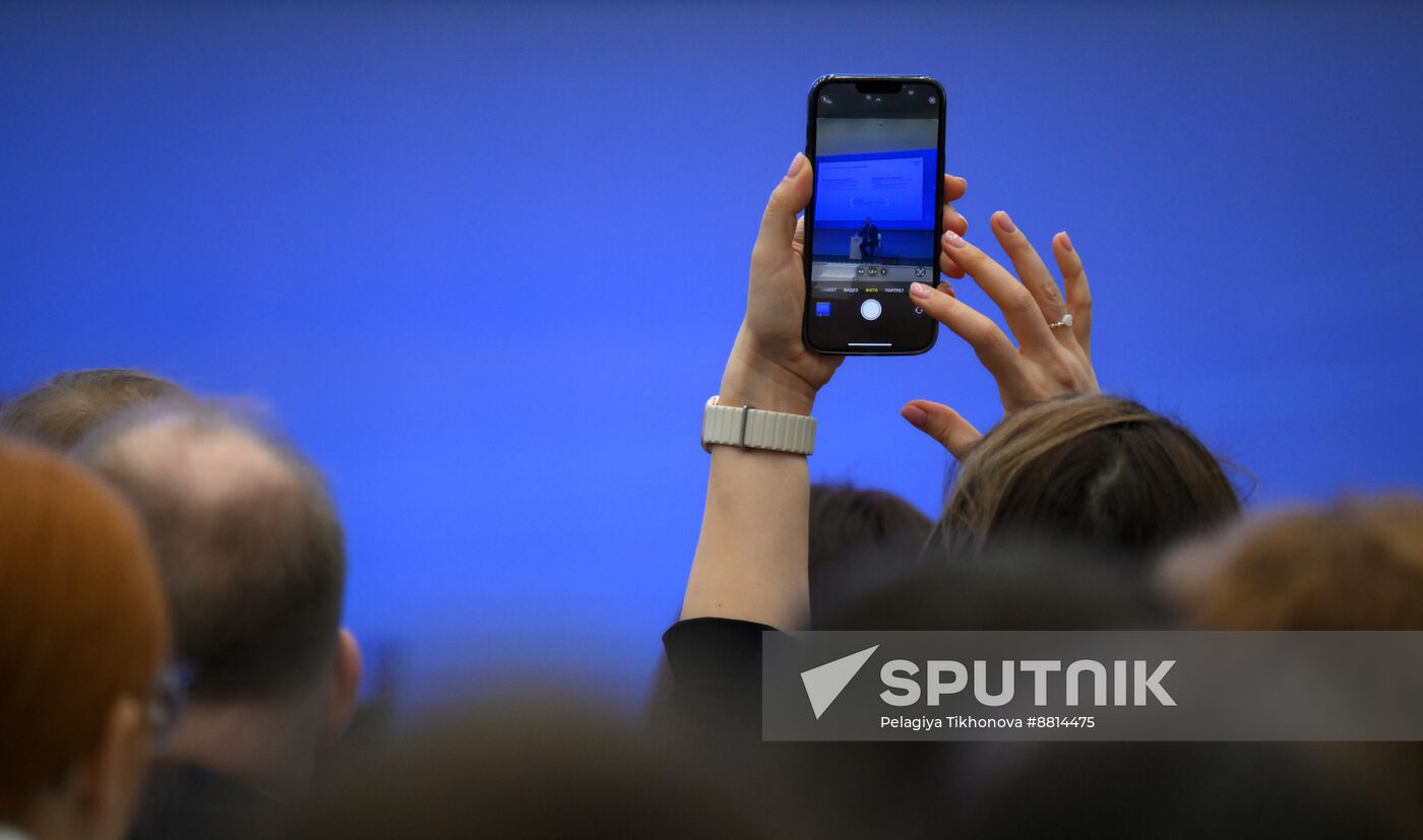 4th Young Scientists Congress. Grant Support from the Russian Science Foundation