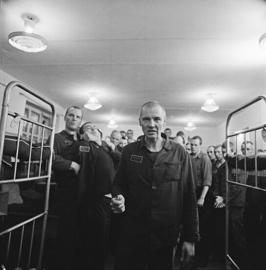 Actors on set of film Anarchy