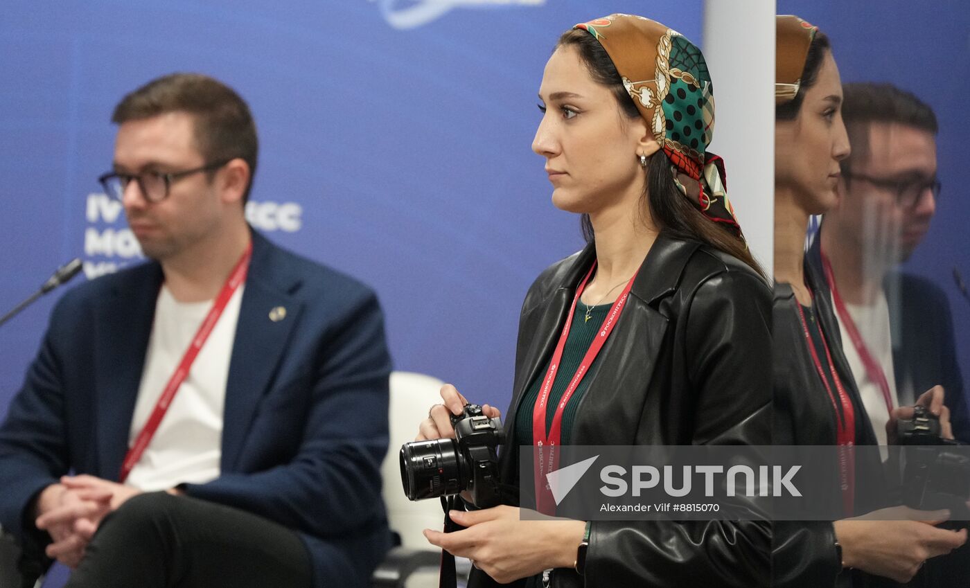 4th Young Scientists Congress. Using the Media to Popularize Science: Holding the Audience’s Attention