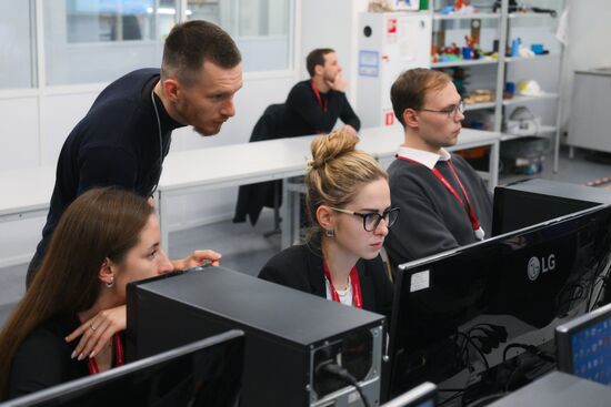 The work of the 4th Young Scientists Congress. Workshop on laser processing. Location: Russia, Federal territory 'Sirius'. Author: Evgeny Biyatov. 4th Young Scientists Congress