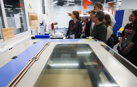 The work of the 4th Young Scientists Congress. Workshop on laser processing. Location: Russia, Federal territory 'Sirius'. Author: Evgeny Biyatov. 4th Young Scientists Congress