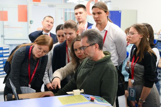 The work of the 4th Young Scientists Congress. Workshop on laser processing. Location: Russia, Federal territory 'Sirius'. Author: Evgeny Biyatov. 4th Young Scientists Congress
