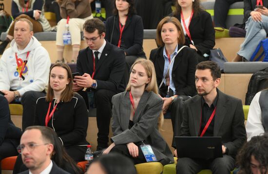 4th Young Scientists Congress. Round table on the ‘Advanced Engineering Schools’ Federal Project