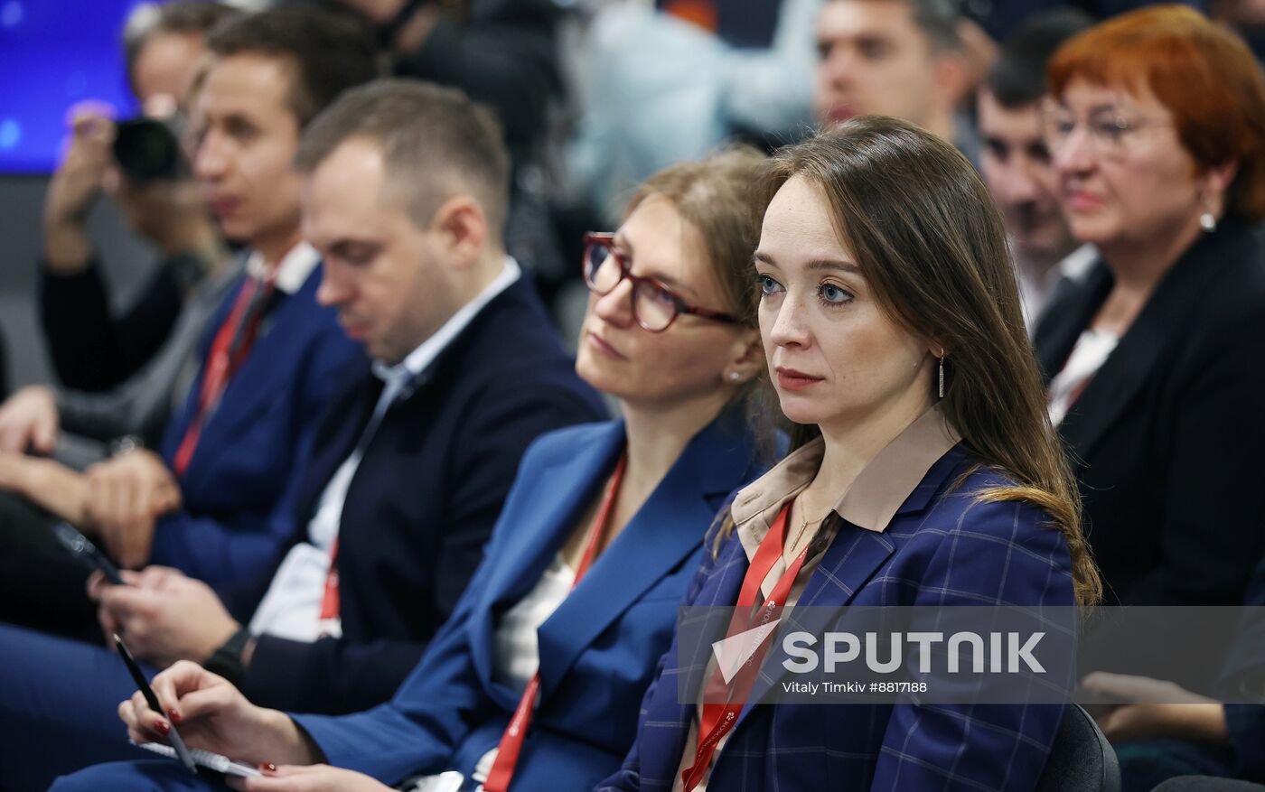 4th Young Scientists Congress. Synergy: Science And Business Working Together to Develop Russian Technologies