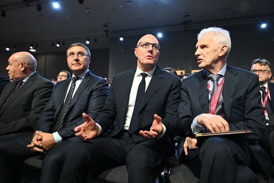 The 4th Young Scientists Congress. Plenary session. From left: Mikhail Shvydkoi, Special Representative of the President of the Russian Federation for International Cultural Cooperation; Valery Falkov, Minister of Science and Higher Education of the Russian Federation, and Dmitry Chernyshenko, Deputy Prime Minister of the Russian Federation Andrey Fursenko, Aide to the President of the Russian Federation. Location: Russia, Federal territory 'Sirius'. Author: Sergey Bobylev. 4th Young Scientists Congress. Plenary session