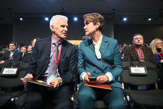 The 4th Young Scientists Congress. Plenary session. Andrei Fursenko, Aide to the President of the Russian Federation; and Yelena Shmelyova, Chairperson, Council of the Sirius Federal Territory; Head, Talent and Success Educational Foundation. Location: Russia, Federal territory 'Sirius'. Author: Sergey Bobylev. 4th Young Scientists Congress. Plenary session