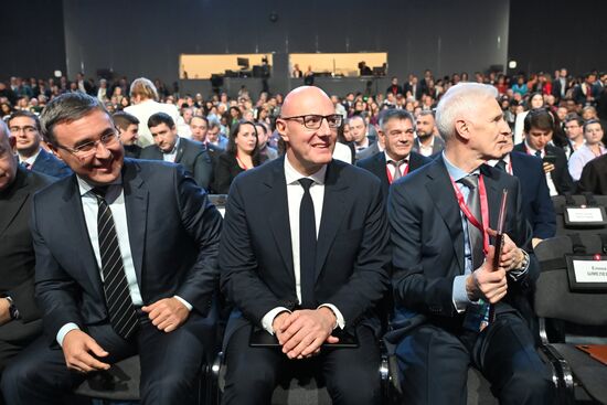 The 4th Young Scientists Congress. Plenary session. From left: Valery Falkov, Minister of Science and Higher Education of the Russian Federation; Dmitry Chernyshenko, Deputy Prime Minister of the Russian Federation, and Andrei Fursenko, Aide to the President of the Russian Federation. Location: Russia, Federal territory 'Sirius'. Author: Ilya Pitalev. 4th Young Scientists Congress. Plenary session