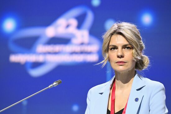 The 4th Young Scientists Congress. Plenary session. Maria Zotova, Director, Sakharov Mayak Academy. Location: Russia, Federal territory 'Sirius'. Author: Sergey Bobylev. 4th Young Scientists Congress. Plenary session