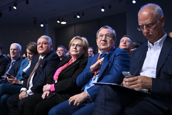 The 4th Young Scientists Congress. Plenary session. From left: Andrei Fursenko, Aide to the President of the Russian Federation; Yelena Shmelyova, Chairperson, Sirius Federal Territory Council; Head, Talent and Success Educational Foundation; Mikhail Kovalchuk, President, Kurchatov Institute National Research Center; Veronica Skvortsova, Head, Federal Medical and Biological Agency (FMBA of Russia); Gennady Krasnikov, President of the Russian Academy of Sciences; and Kirill Dmitriyev, CEO, Russian Direct Investment Fund (RDIF). Location: Russia, Federal territory 'Sirius'. Author: Sergey Bobylev. 4th Young Scientists Congress. Plenary session