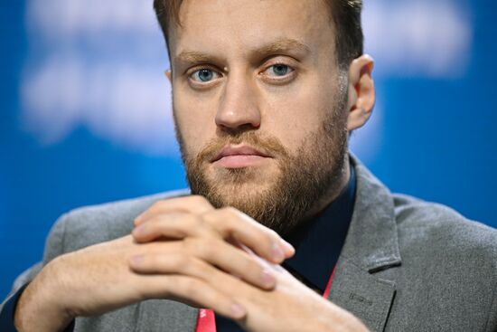 The 4th Young Scientists Congress. Plenary session. Roman Rybakov, President, Modern Cultivation Systems; Engineer, Central Siberian Botanical Garden, Siberian Branch of the Russian Academy of Sciences. Location: Russia, Federal territory 'Sirius'. Author: Sergey Bobylev. 4th Young Scientists Congress. Plenary session