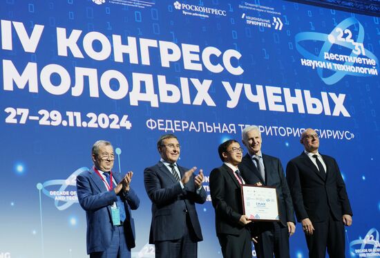 The 4th Young Scientists Congress. Plenary session. Winners of the BRICS Contest of Young Innovators announced. Award ceremony. From left: Gennady Krasnikov, President of the Russian Academy of Sciences; Valery Falkov, Minister of Science and Higher Education of the Russian Federation; Yuen Wu, winner of the BRICS Young Innovator Prize (2nd place), China; Andrei Fursenko, Aide to the President of the Russian Federation; and Dmitry Chernyshenko, Deputy Prime Minister of the Russian Federation. Location: Russia, Federal territory 'Sirius'. Author: Alexander Vilf. 4th Young Scientists Congress. Plenary session
