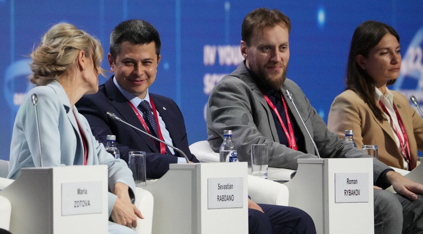 4th Young Scientists Congress. Plenary session