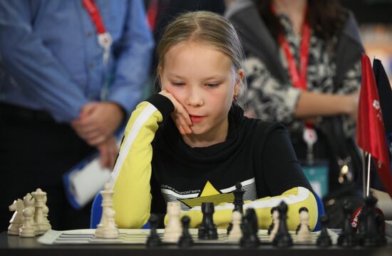 4th Young Scientists Congress. Simultaneous Exhibition with Russian chess champion Anna Zhurova