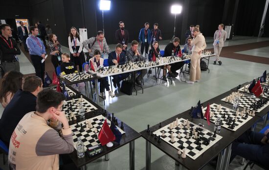 4th Young Scientists Congress. Simultaneous Exhibition with Russian chess champion Anna Zhurova