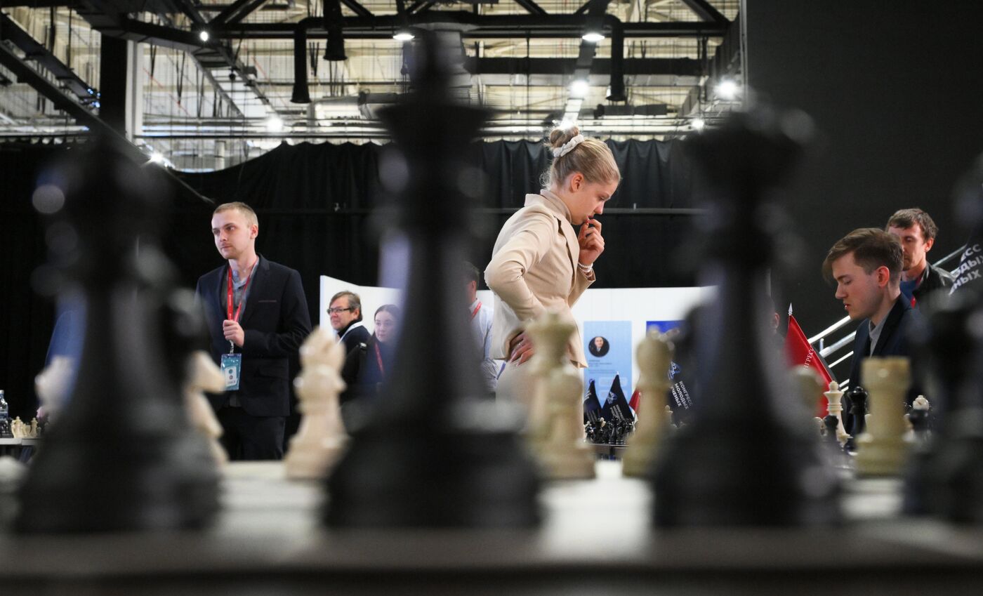 4th Young Scientists Congress. Simultaneous Exhibition with Russian chess champion Anna Zhurova