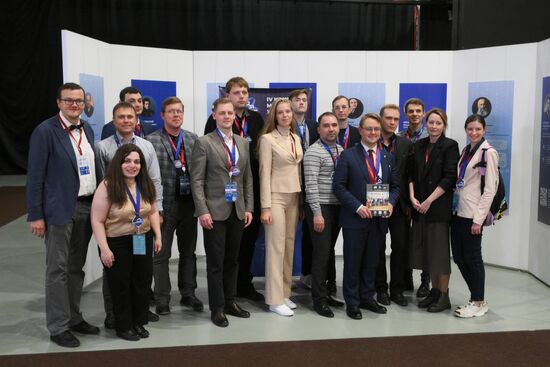 4th Young Scientists Congress. Simultaneous Exhibition with Russian chess champion Anna Zhurova