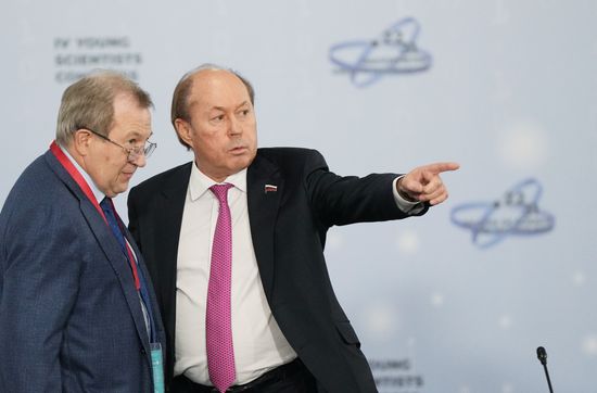 The 4th Young Scientists Congress. Meeting of the Coordination Committee for the Decade of Science and Technology in Russia. From left: Gennady Krasnikov, President of the Russian Academy of Sciences; and Vladimir Kononov, Chairman of the Central Council of VOIR, member of the VOIR Board of Trustees. Location: Russia, Federal territory 'Sirius'. Author: Alexander Vilf. 4th Young Scientists Congress. Meeting of the Coordination Committee for the Decade of Science and Technology in Russia